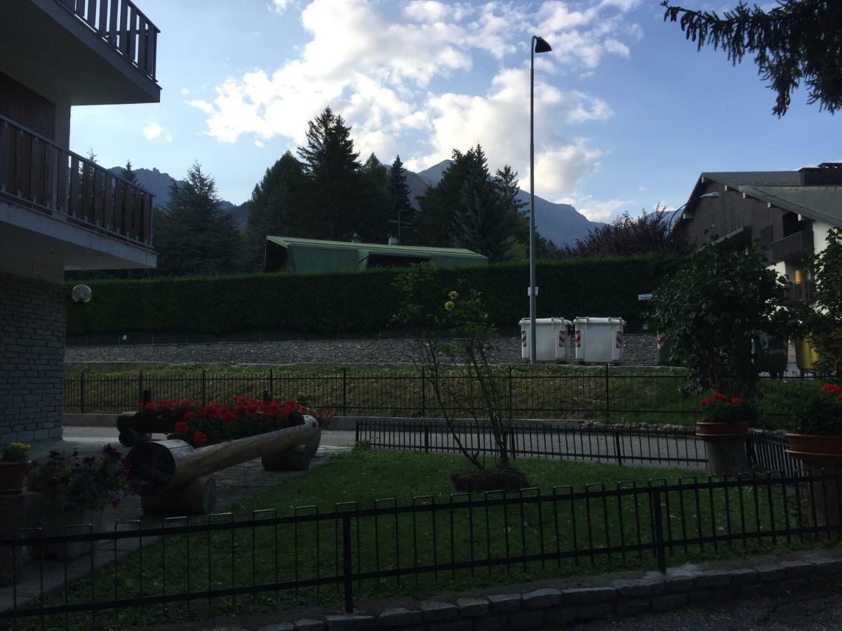 Elegante Appartamento In Centro A Bardonecchia Exterior photo